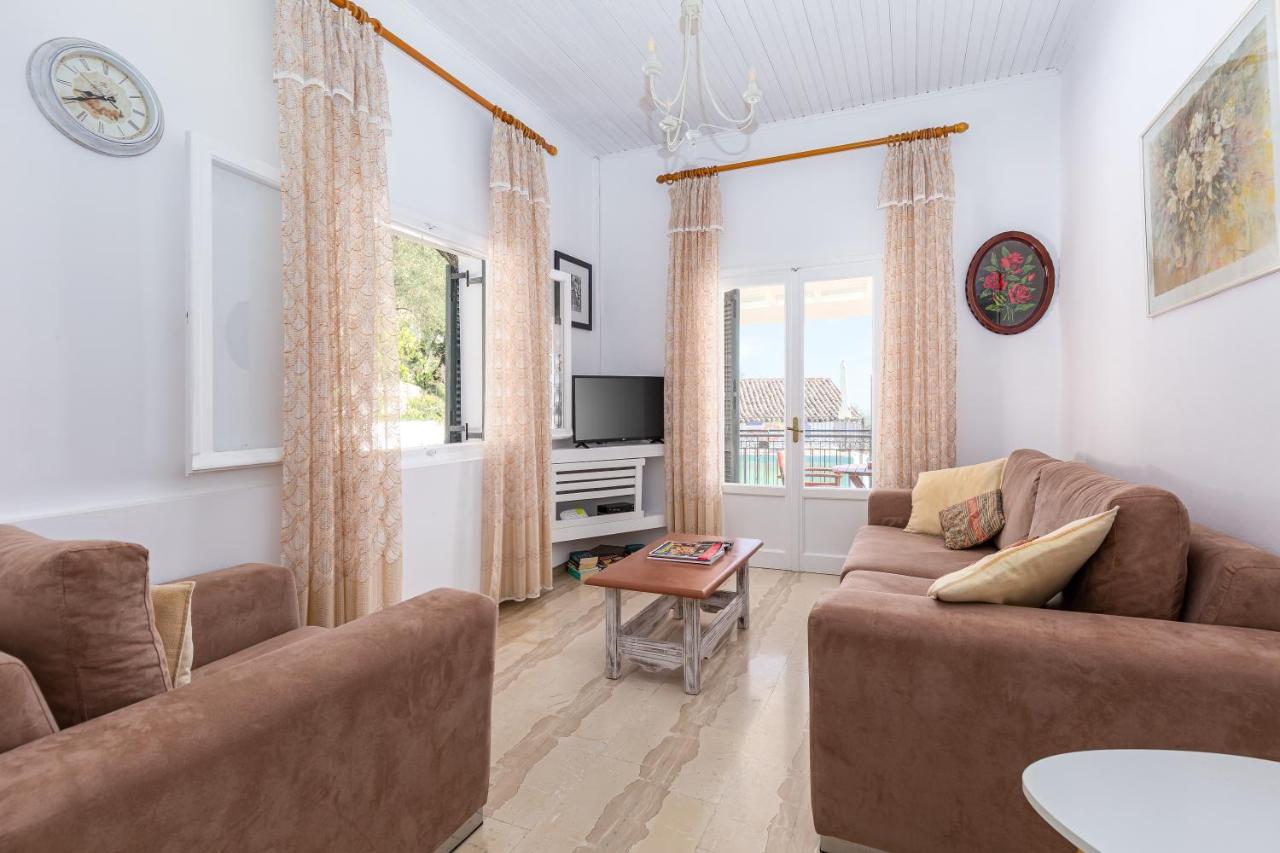 Georgina * Nisaki (Corfu)